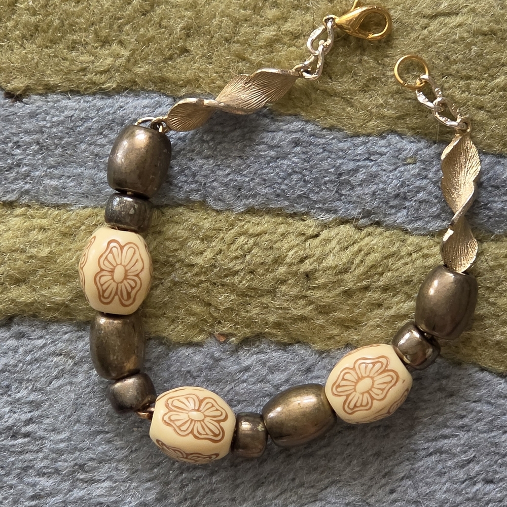 Cream Floral Bead Bracelet with Gunmetal Accents